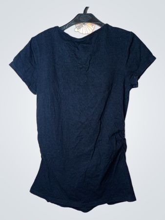 Schwarzes gerafftes T-Shirt