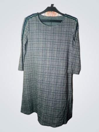 Graues kariertes Kleid