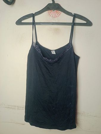 SCHÖLLER Schwarzes Camisole mit Spitzenbesatz