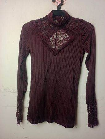Y.A.S Burgundy Rippenmuster Spitzen- Mockneck Langarm-Oberteil
