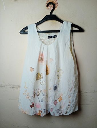 STYLEBOOM S Fashion Brand Weißes ärmelloses Top mit Blumenmuster und Spitzenrücken
