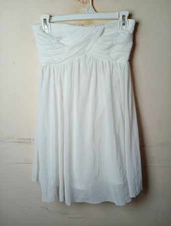 Onenesa White trägerloses Kleid