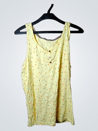 Gelbes Tanktop mit Sternmuster