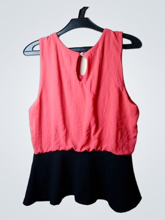 Madonna Damen Korallen- und Schwarzes Peplum-Top Größe Large