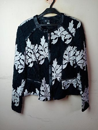 International Concepts Schwarze Spitzenjacke