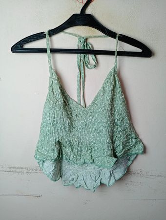 Gedämpftes Neckholder-Top mit Blumenmuster