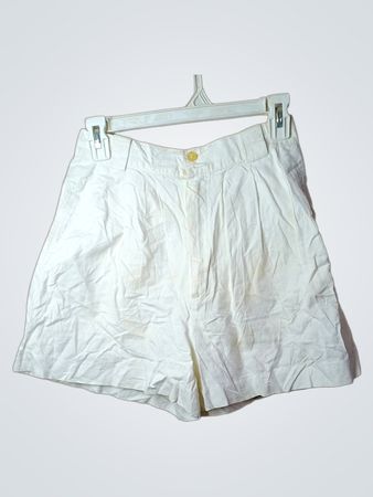 Weiße plissierte Shorts