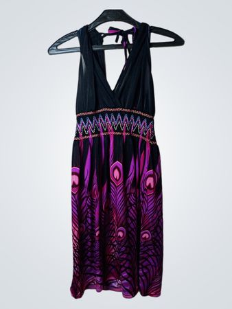Maxikleid mit Pfauenfeder-Print in Schwarz und Lila