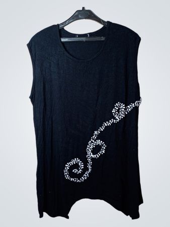 Schwarzes ärmelloses Top mit weißem abstraktem Muster