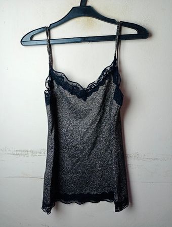 Glitzerndes Camisole mit Spitzenbesatz