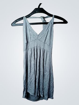 Graues Neckholder-Kleid