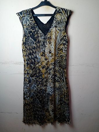 Damen ärmelloses V-Ausschnitt-Kleid mit abstraktem Print