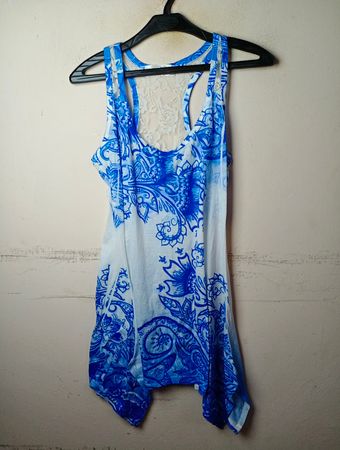 Mirumi S/M blau-weiß gemustertes Tanktop mit Spitzenrücken