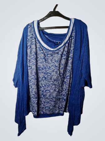 Marks & Spencer Blaues Oberteil mit blauem Blumenmuster und langen Ärmeln