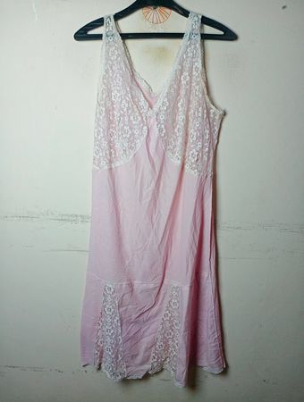 Rosa Spitzen-Unterkleid