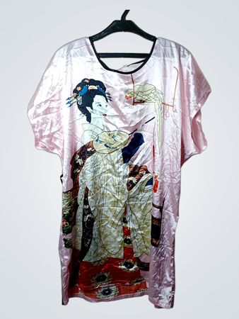Rosa Satin-Nachthemd mit japanischem Geisha- und Vogelmotiv