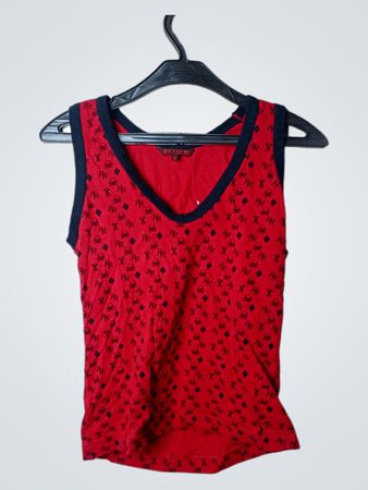REVIEW Rotes ärmelloses Oberteil mit schwarzer Einfassung und Muster