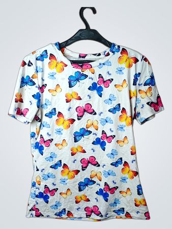 Weißes T-Shirt mit Schmetterlingsprint
