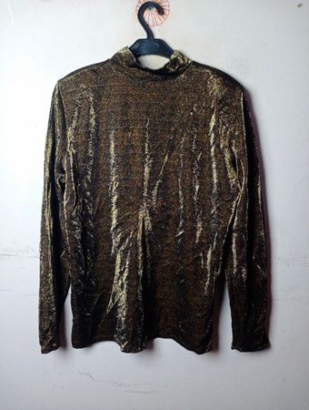 Funkelndes Gold Mock-Neck Langarmshirt