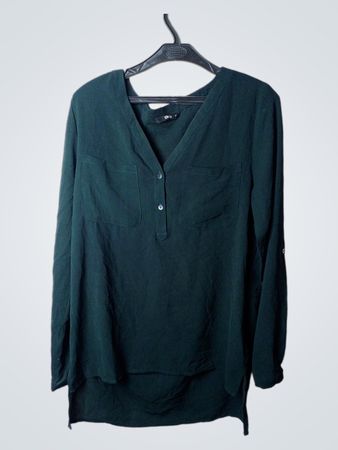 ONLY Dunkelgrüne V-Ausschnitt Hemdbluse mit Knopfleiste und langen Ärmeln