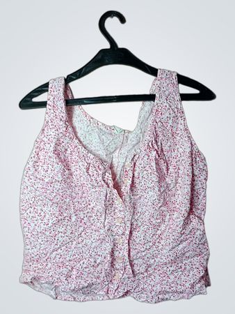 Rosa Tanktop mit floralem Print und Knöpfen