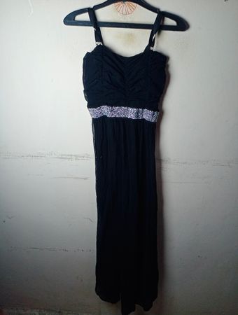 Schwarzes Spaghetti-Träger-Maxikleid mit verziertem Taillenbereich