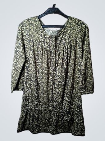 Blattmusterkleid