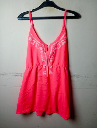 Neonpink bestickter Träger-Overall