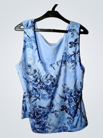 Blaues ärmelloses Oberteil mit Blumenmuster