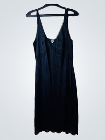 La Caste Schwarzes Negligékleid mit Spitzenbesatz