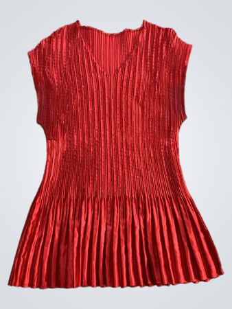 Rotes Faltenkleid