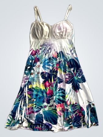 Lila Regen Blumenkleid