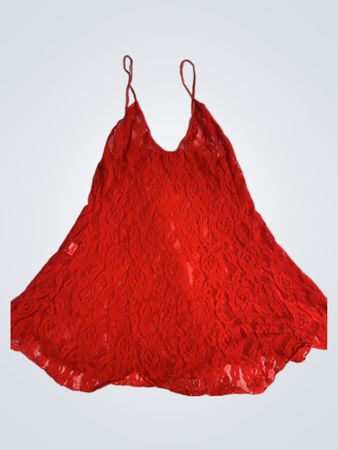 Rote Spitzenchemise