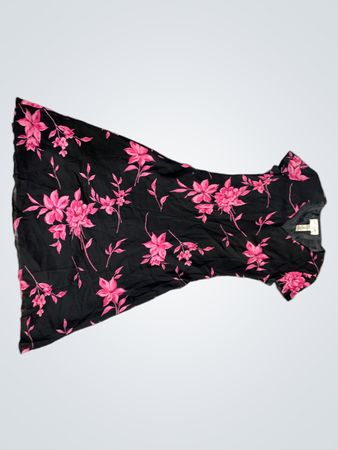 Schwarzes und Rosa Blumenkleid