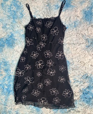 Wild Fable Schwarzes Blumen-Kleid