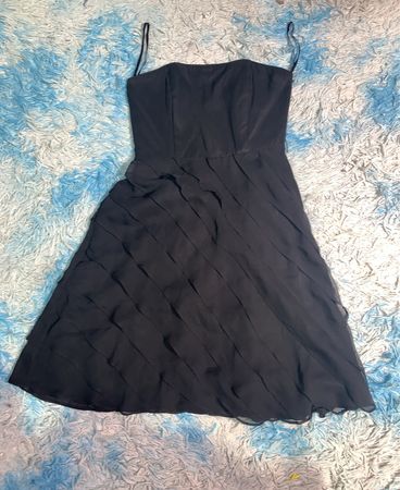 Schwarzes Kleid