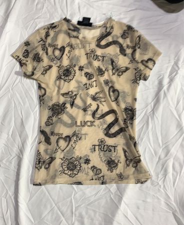 Just Jelly New York Mesh Schlange und Herz Print Top