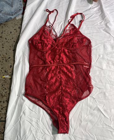Roter Spitzen-Teddy