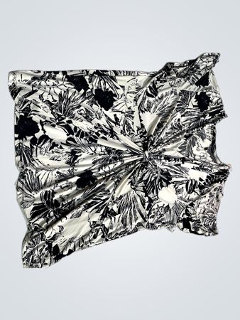 Daisy Fuentes Black & White Floral Print Twisted Front Top