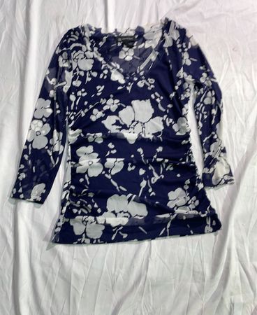 Blau-weißes florales Muster Langarmtop