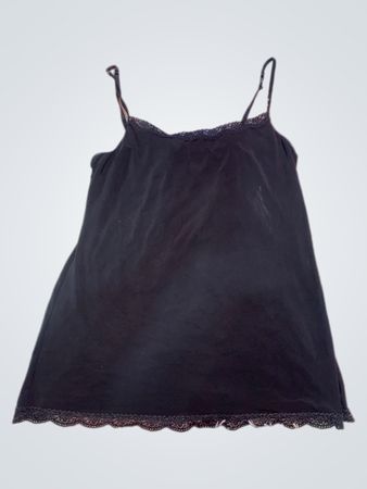 Schwarzes Top mit Spitzenrand