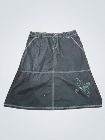 Schwarzer A-Linien-Rock mit Schmetterlingsstickerei