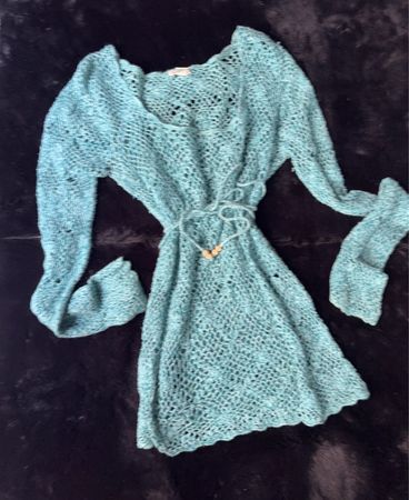 Häkelblaues Kleid