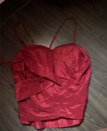 Rotes Satin-Corsett oder Top