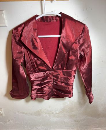 Rote Rüsche Bluse