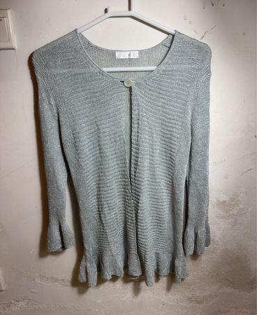 Hellblauer Cardigan mit Rüschensaum und -manschetten