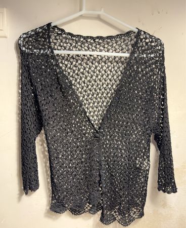 Schwarze Häkeljacke