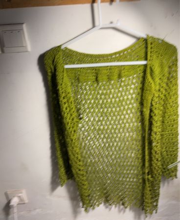 Grüner gehäkelter Cardigan