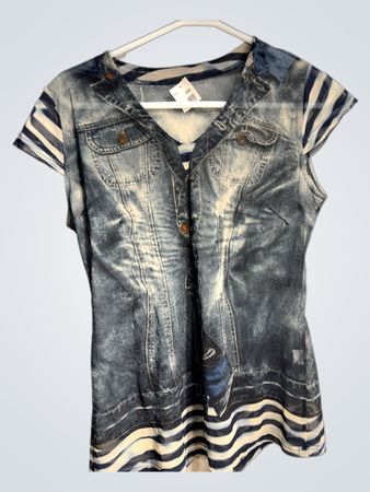 T-Shirt mit Denim-Druck und gestreiften Ärmeln