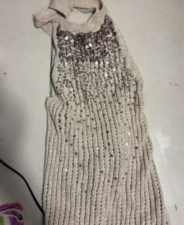 Beige gestricktes Haltertop mit Pailletten